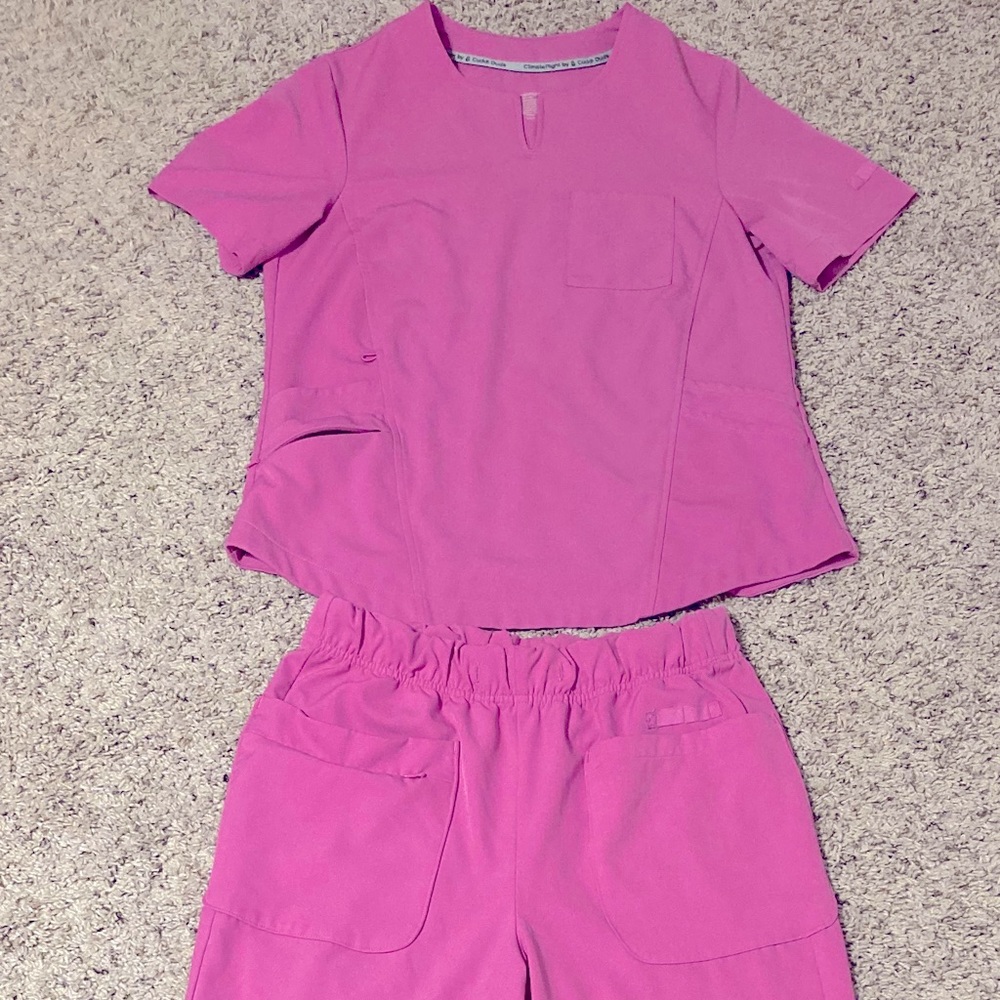Women’s Pink Small {Climate Right by CUDDL DUDS} jogger scrub set.